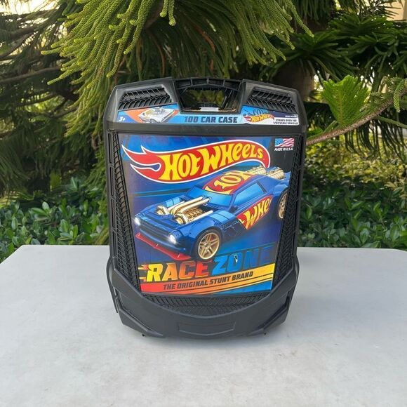 Hot Wheels Carrying Case w/ Retractable Handle - Picture 1 of 7